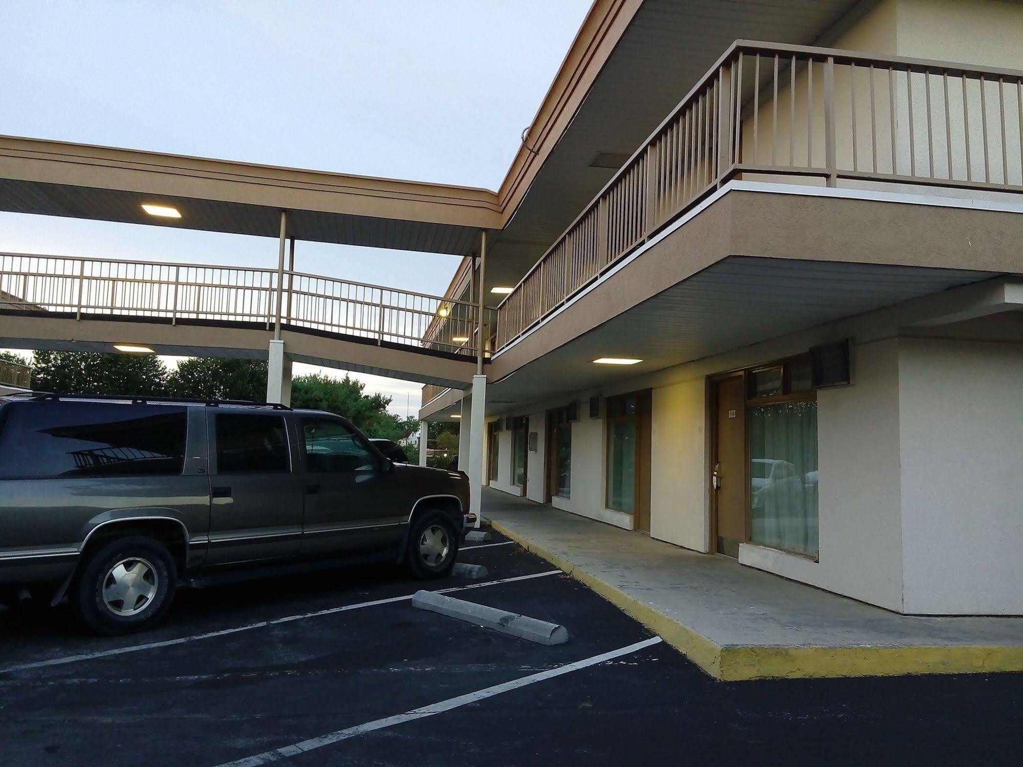 Days Inn Lexington Park Eksteriør bilde