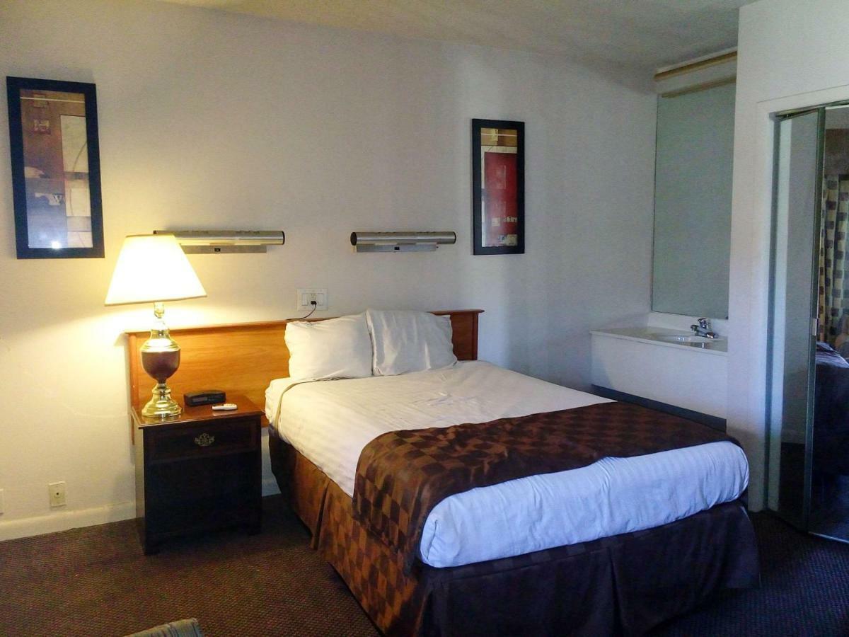 Days Inn Lexington Park Eksteriør bilde